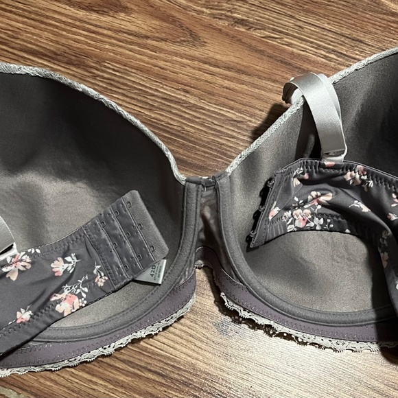 Laura Ashley Bra - Picture 2 of 3